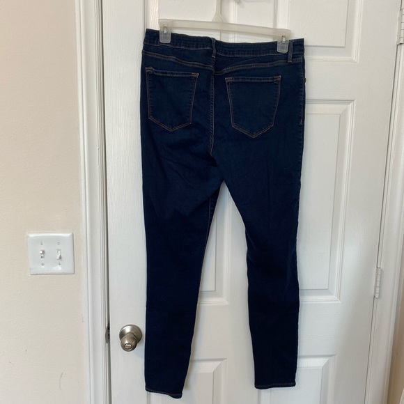 Old Navy Skinny Jean - Picture 2 of 6